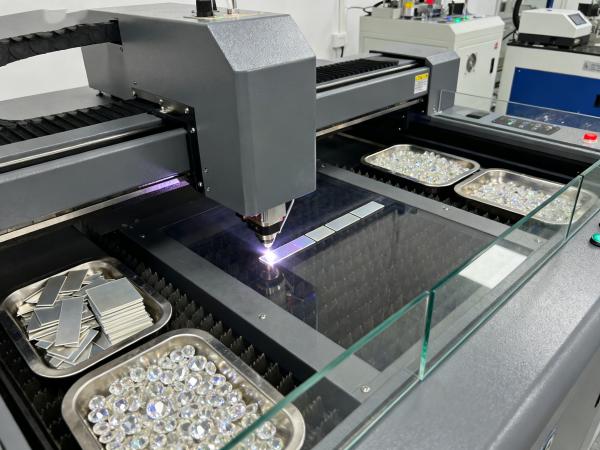 紅外皮秒激光切割機(jī)：不止珠寶加工！多領(lǐng)域鋯石薄片切割的全能設(shè)備